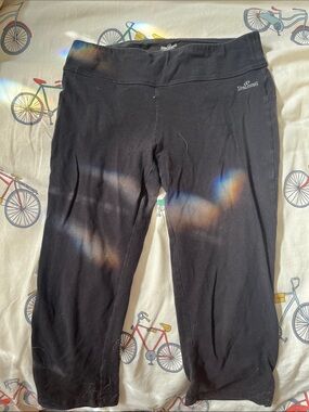7/$20 Spalding Black Capri Athletic Leggings 7/$20